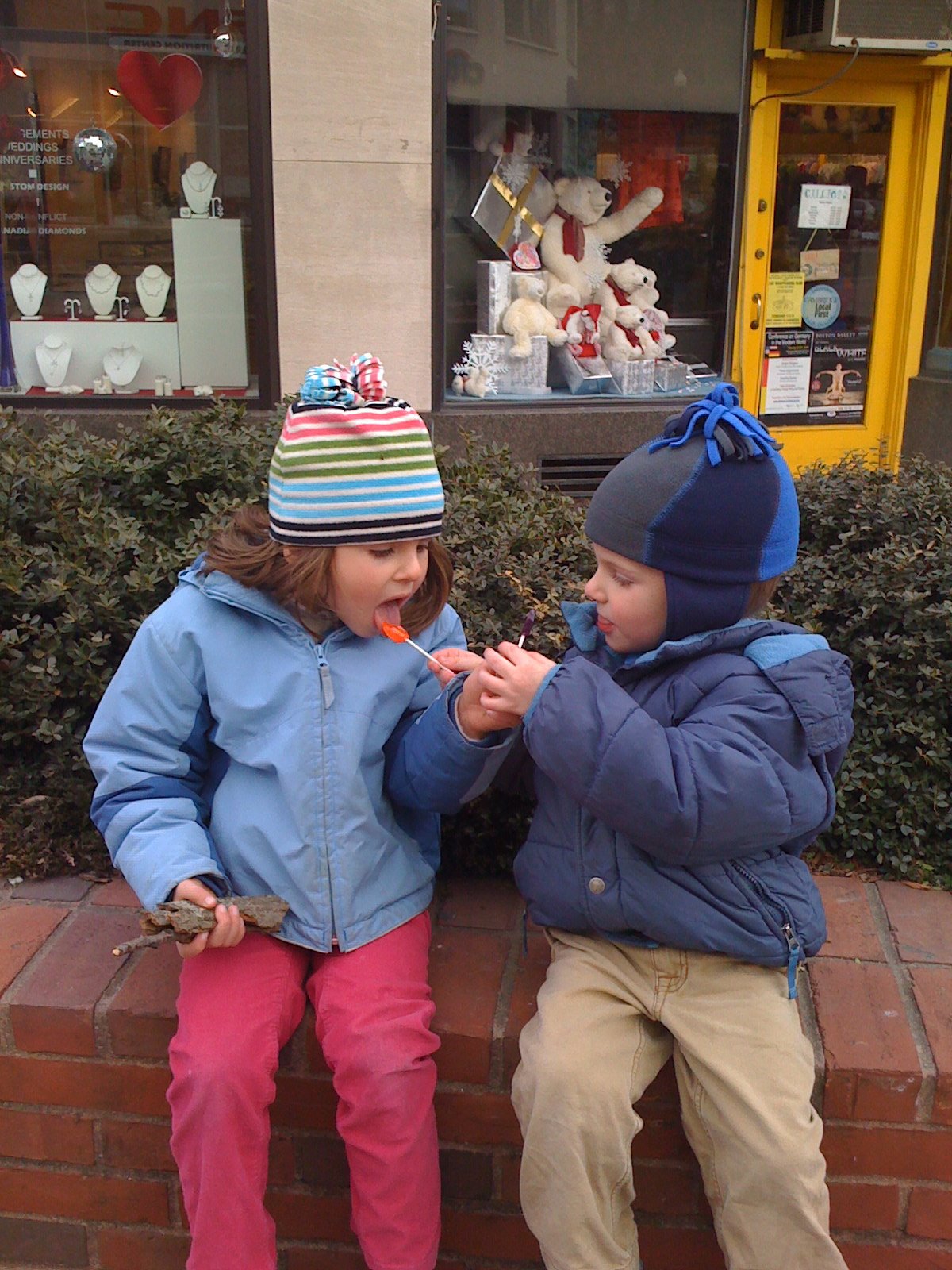 [kids+lollipop.JPG]