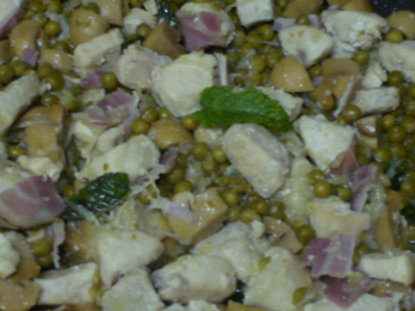 [peitos+de+frango+com+ervilhas+e+cogumelos.JPG]