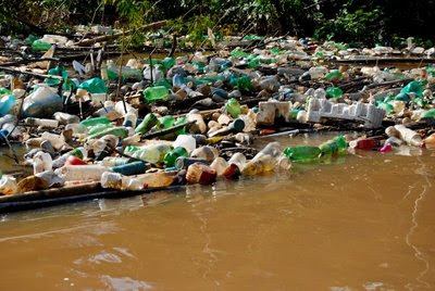 Impacto ambiental lixo no Igarape Sao Francisco Rio Branco Acre Regional II