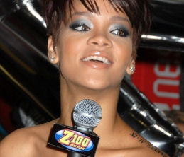 [Rihanna's+sexy+tattoos+photos2.jpg]