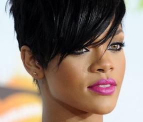 [Rihanna+Hairstyle+for+oval+face+shapes212.jpg]