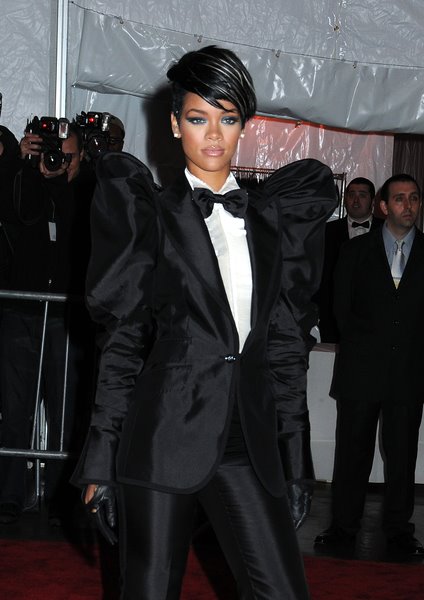 [Rihanna’s+Latest+Hair+Trends+Photos.jpg]