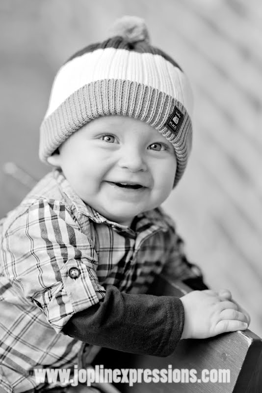 [0248+mrlnd7mo+bw.jpg]