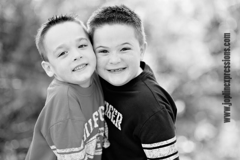 [1344+fllmni+bw.jpg]