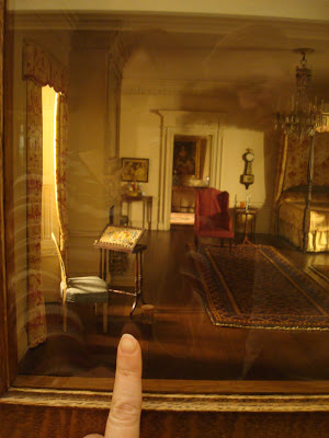 tiny people have UFOs, too