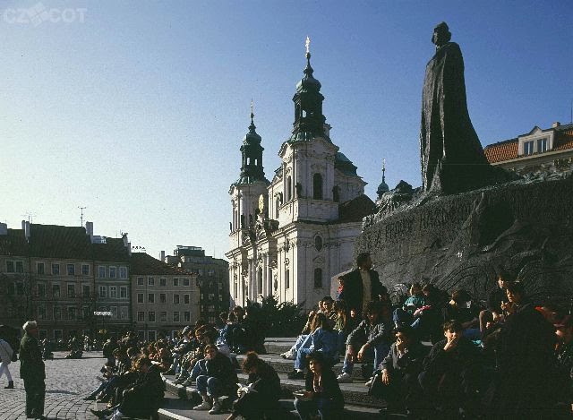 [monumento+jan+hus.jpg]