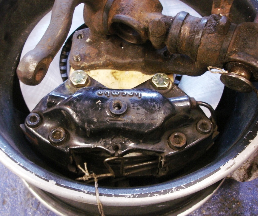 [front+caliper+mounted.JPG]