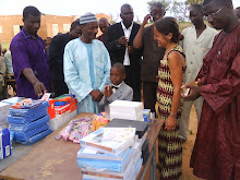 Remise de fournitures scolaires