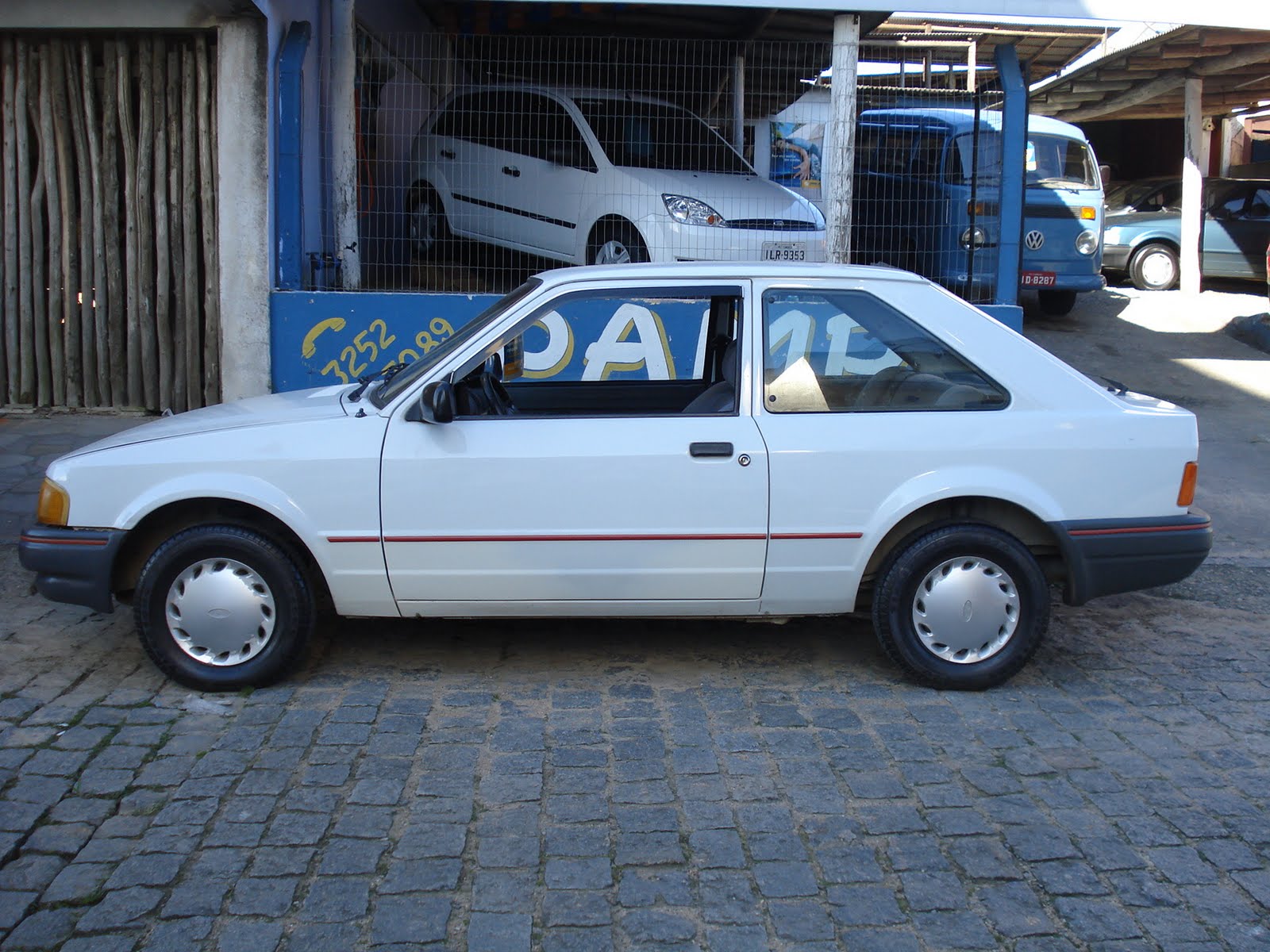 Achou Veículos ESCORT HOBBY