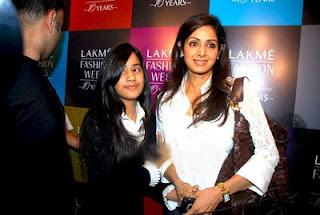 sridevi-with-her-daughter-at-lfw