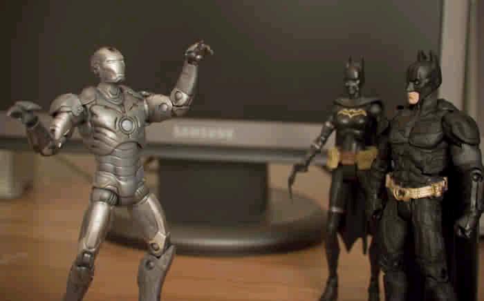 [Bats+vs+Iron+man..JPG]
