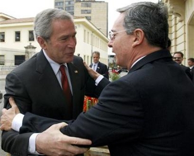 [Bush+y+Uribe.jpg]