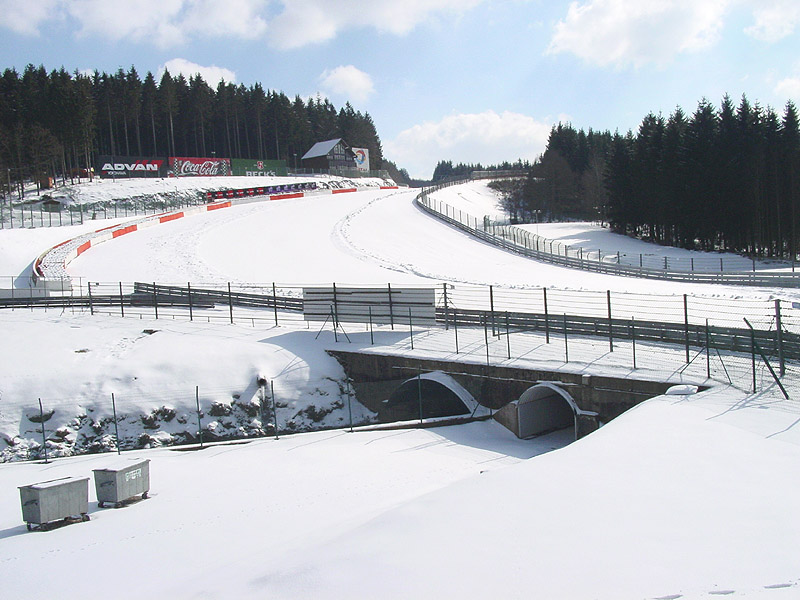 Circuito%2Bde%2BSpa%2BFrancorchamps,%2Bcurva%2Bde%2B%27%27Eau%2BRouge%27%27%2BSnow.jpg
