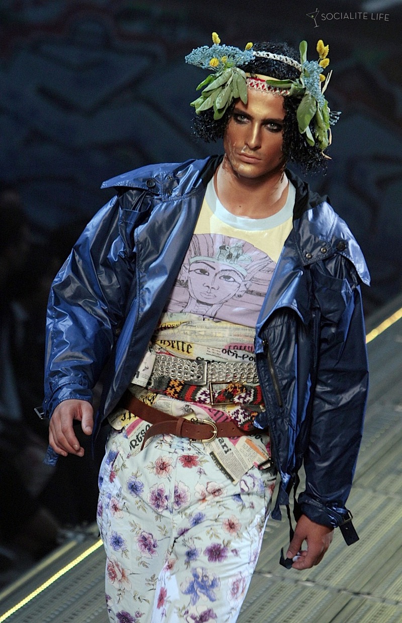 [gallery_enlarged-john-galliano-paris-mens-fashion-week-06292009-02.jpg]