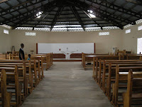 L'interno della Chiesa di Menou