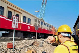 肉身擋火車 鐵路工救400人