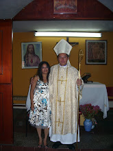 El Arzobispo Primado de México con su bella esposa