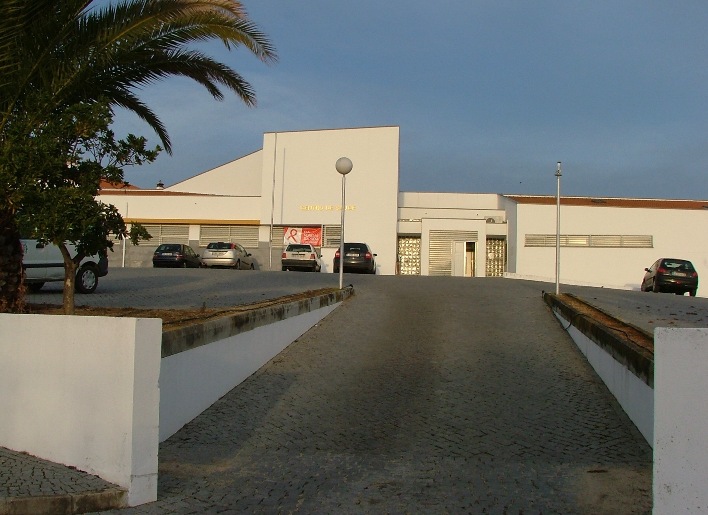 [Arronches+Centro+de+Saude+2009.JPG]