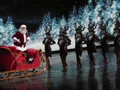 Christmas lights beats to music live radio station! daniel baughman The Smith Life: Radio City Christmas Spectacular