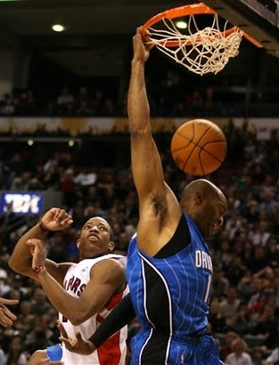 vince carter dunks on 7 footer. Vince carter dunk #2 in dunk contest, vince-carter. Add to your del.icio.us del. icio.us Digg this story Digg this Facebook this Stumble Upon .