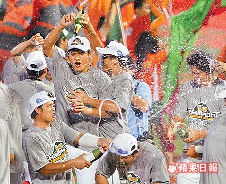 [封王香檳浴.jpg]