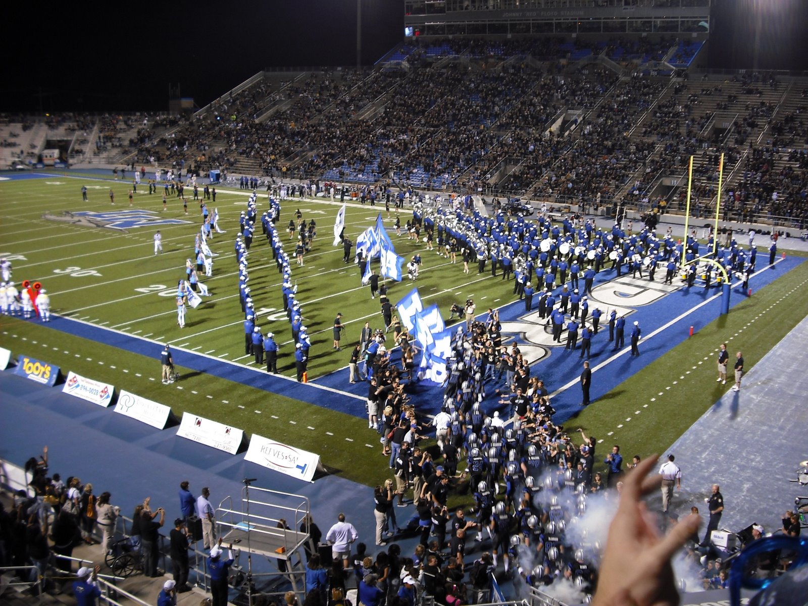 [run+on+the+field.JPG]