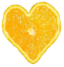 Como dos medias naranjas,nuestros corazones estan extrañamente unidos...quien diria ENAMORADOS
