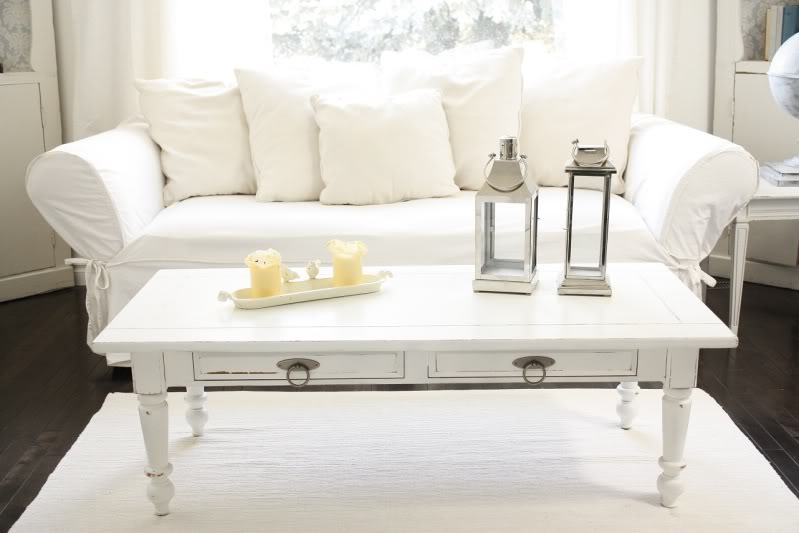 [white+sofa+and+table.jpg]