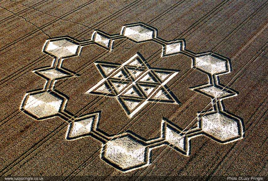 Star+of+David+Crop+Circle+Avebury+Wiltshire+24th+July+2005.jpg