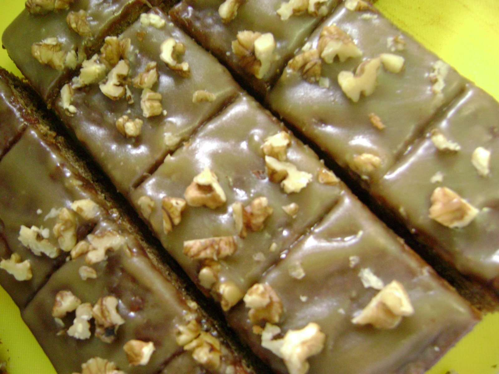 [Date+and+walnut+slice.JPG]