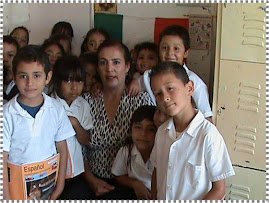 Maestra Rosalía con los alumnos de 2º A