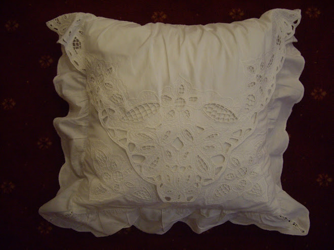 Uluwatu White Lace Bed Pillow, Exrra Lace Flap Material