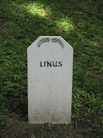 Linus' head stone