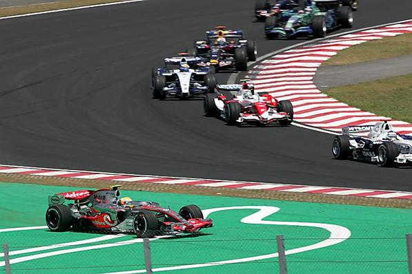 [Hamilton+exterior+Interlagos+2007.jpg]