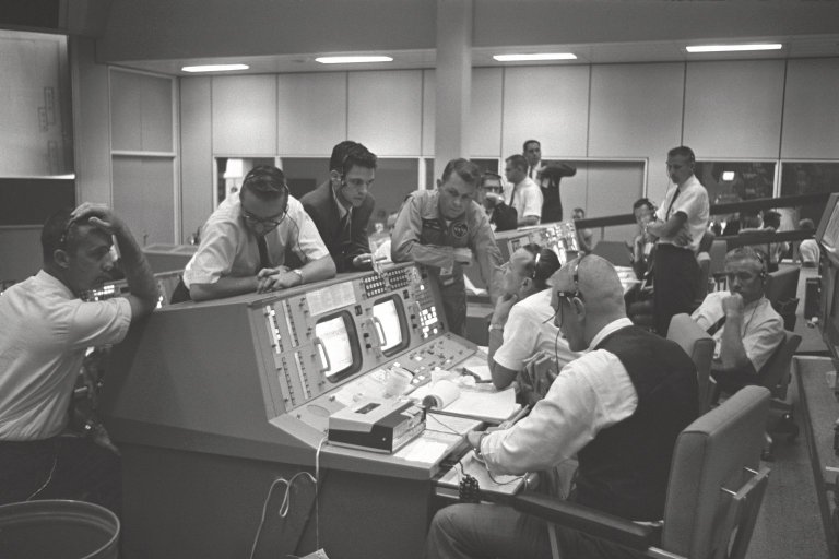 [GPN-2000-001406.jpg]