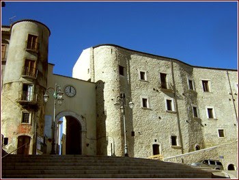 [castello_di_taurasi.jpg]