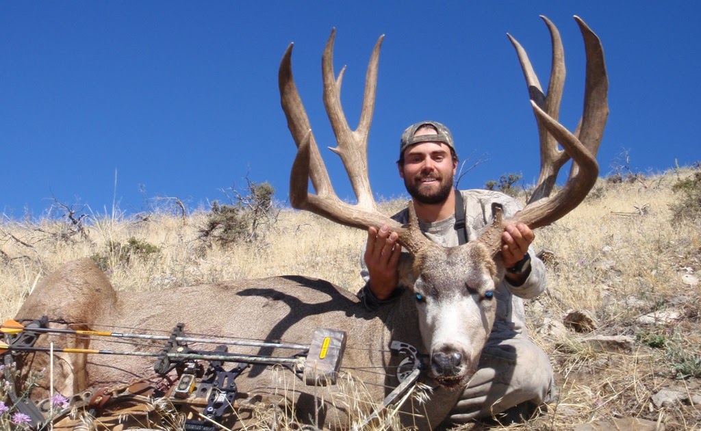 Montana Outfitter Journal Monster Mule Deer Buck