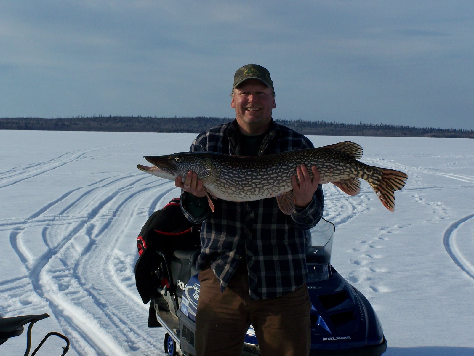 [2009+Ice+fishing+pakwash+lake+030.jpg]
