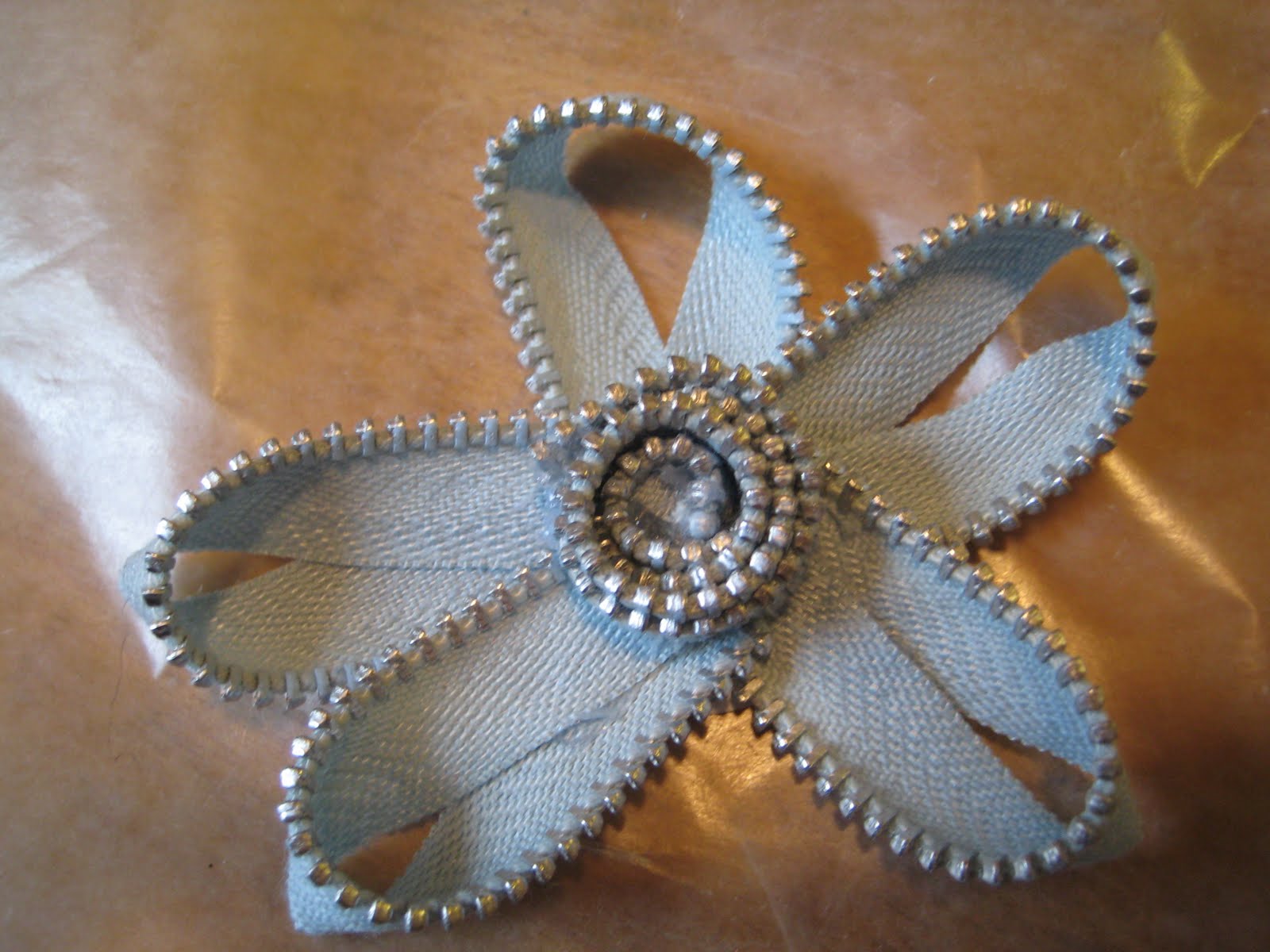 The Davis Dialogues Zippers Galore a tutorial for yet another flower