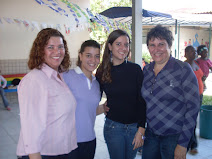 Prof: Elenice com as filhas e Diretora Angela