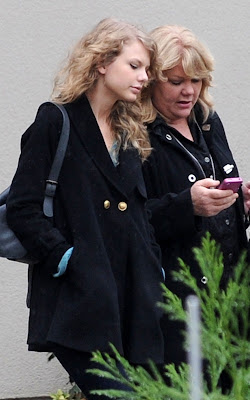 Taylor Swift Haircuts Pictureclass=