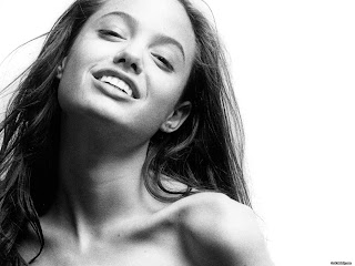 Sexy Wallpaper of Angelina Jolie 