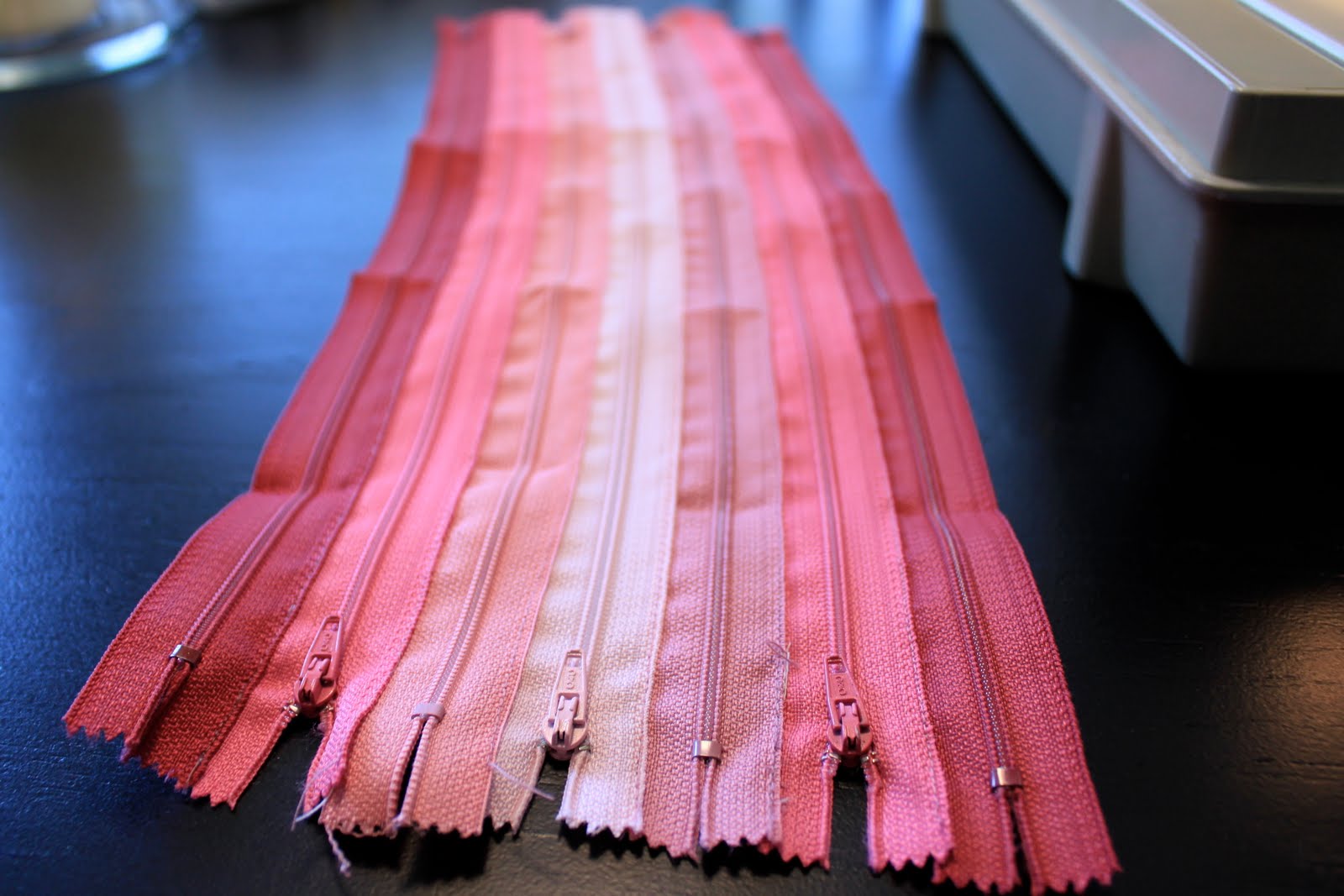 everywhere orange zipper bag tutorial