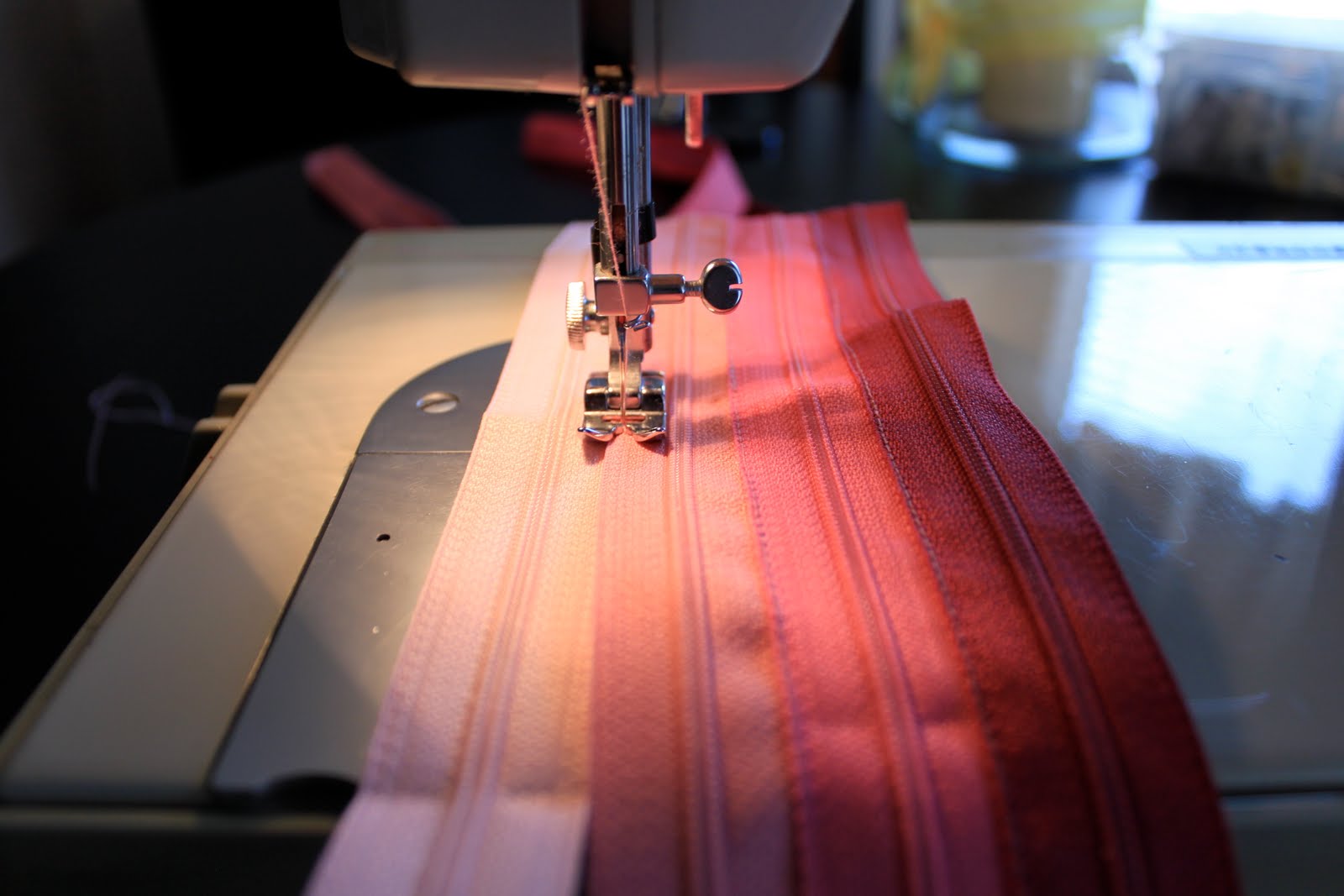 everywhere orange zipper bag tutorial