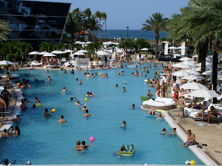 fontainbleau pool