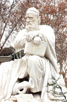 [omar+statue.jpg]