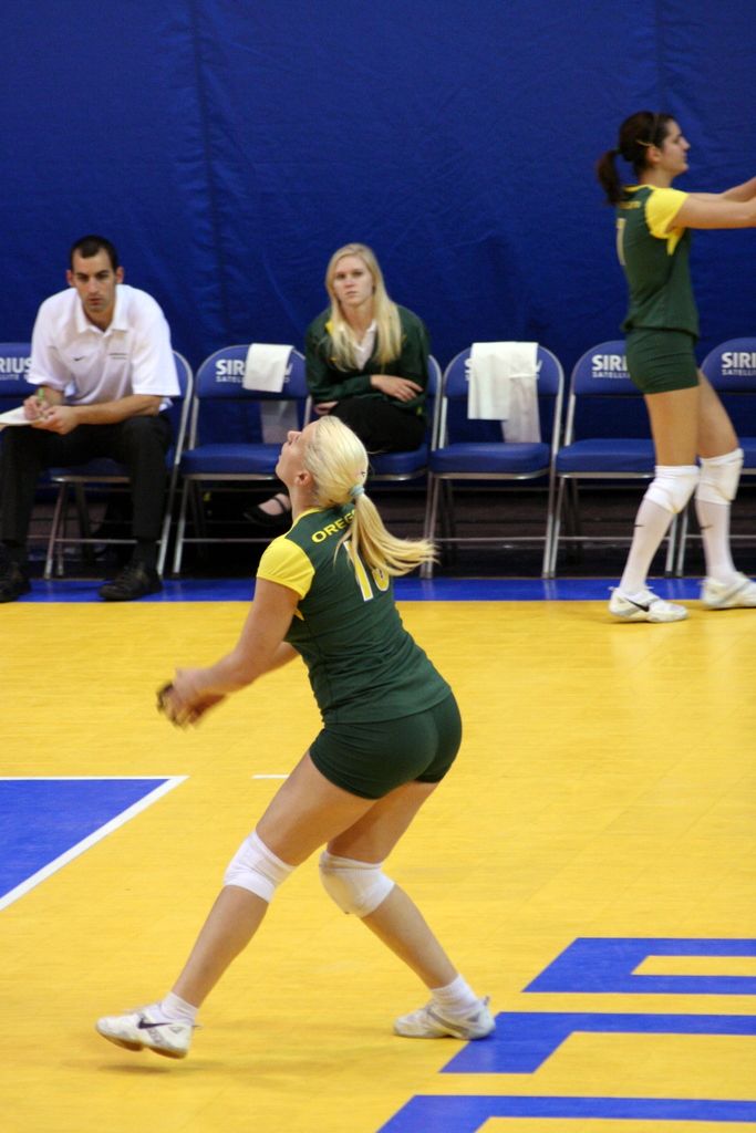 Volleyball Girls Pictures Girl in green volleyball shorts