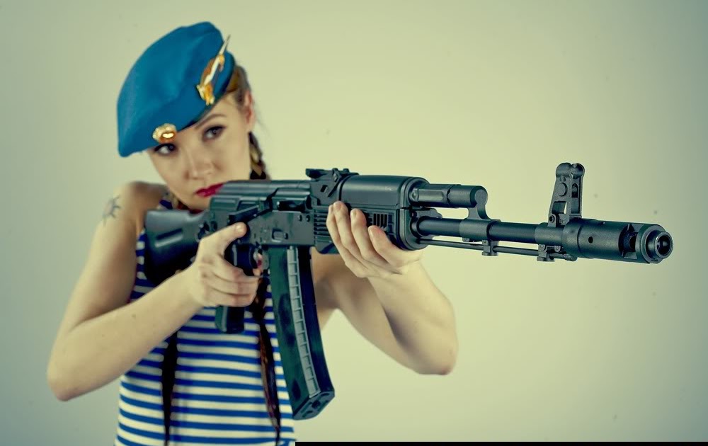 Sexy Girls and Guns: Sexy Russian Girl with her Big Gun