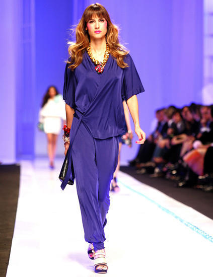 [24mango_galeria_portrait.jpg]