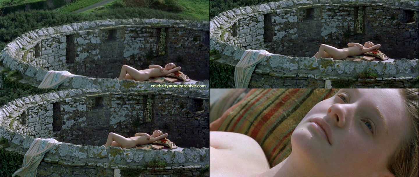 [RomolaGarai@ICaptureTheCastle.jpg]